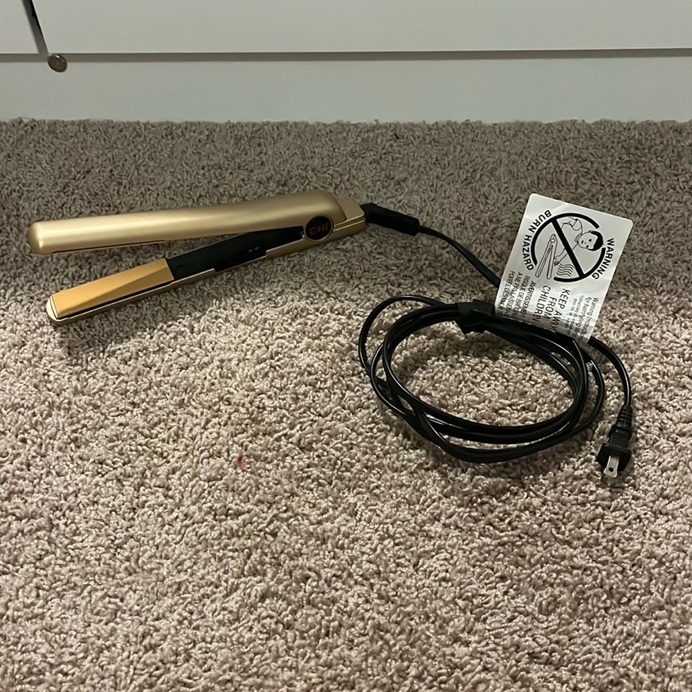 CHI hair straightener